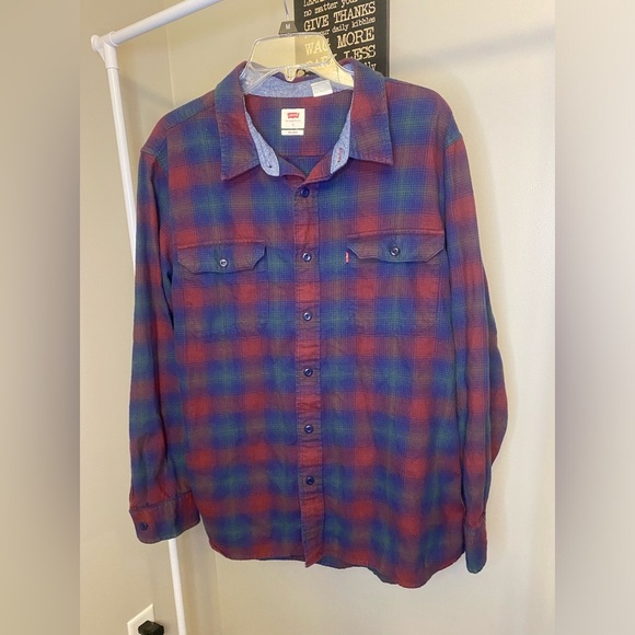 Levi’s relaxed fit flannel 100% cotton button down plaid shirt - Picture 1 of 10